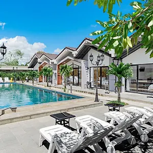 Sandy Clay *** Sihanoukville
